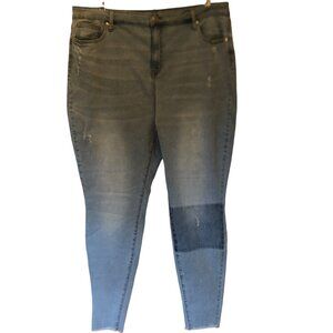 Fashion to Figure light wash distressed skinny jeans sz 24